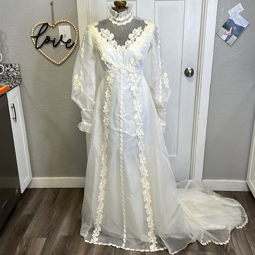 VINTAGE WEDDING GOWN 🤩